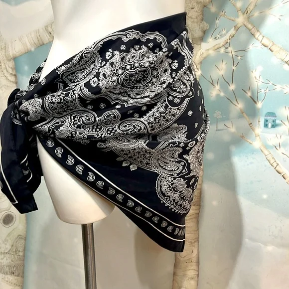 Pure by DKNY Giant bandanna print scarf - Picture 4 of 6